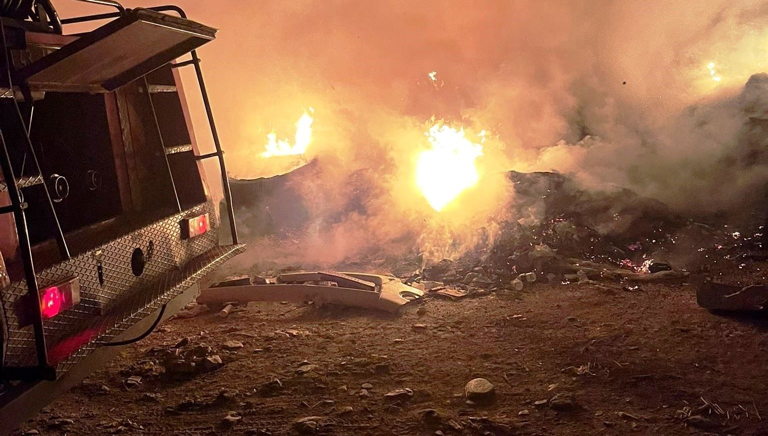 hisarcikta copluge donen cayin kenarinda yangin cikti WCBjuUer