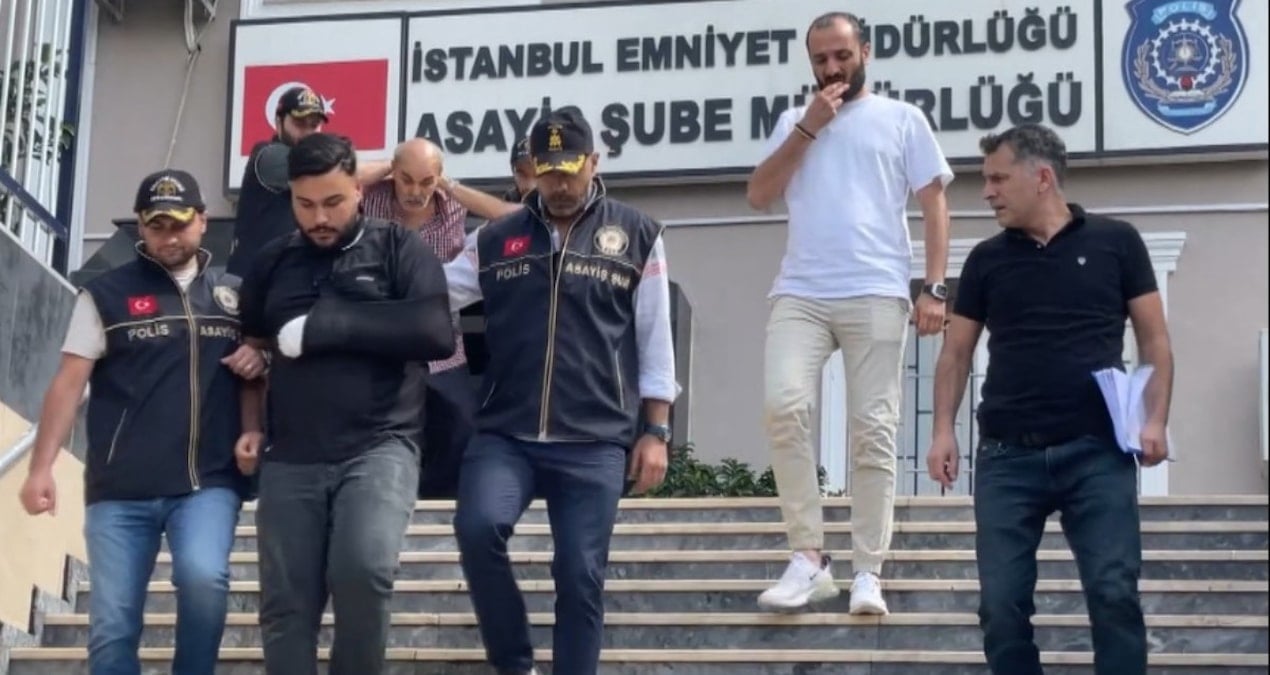 kadina siddeti engellemek isterken defalarca bicaklandi 7WOZTIHP