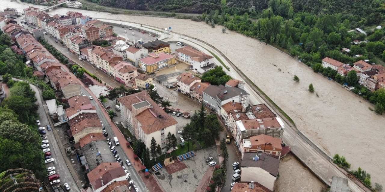 sehir sular altinda kaldi 1 kisi sele kapildi qfhnmTBL