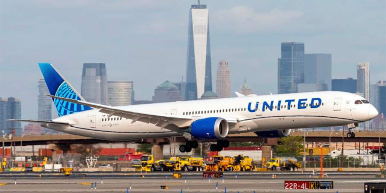 ucak havada yanmaya basladi japonyaya acil inis yapti nHbO6sad