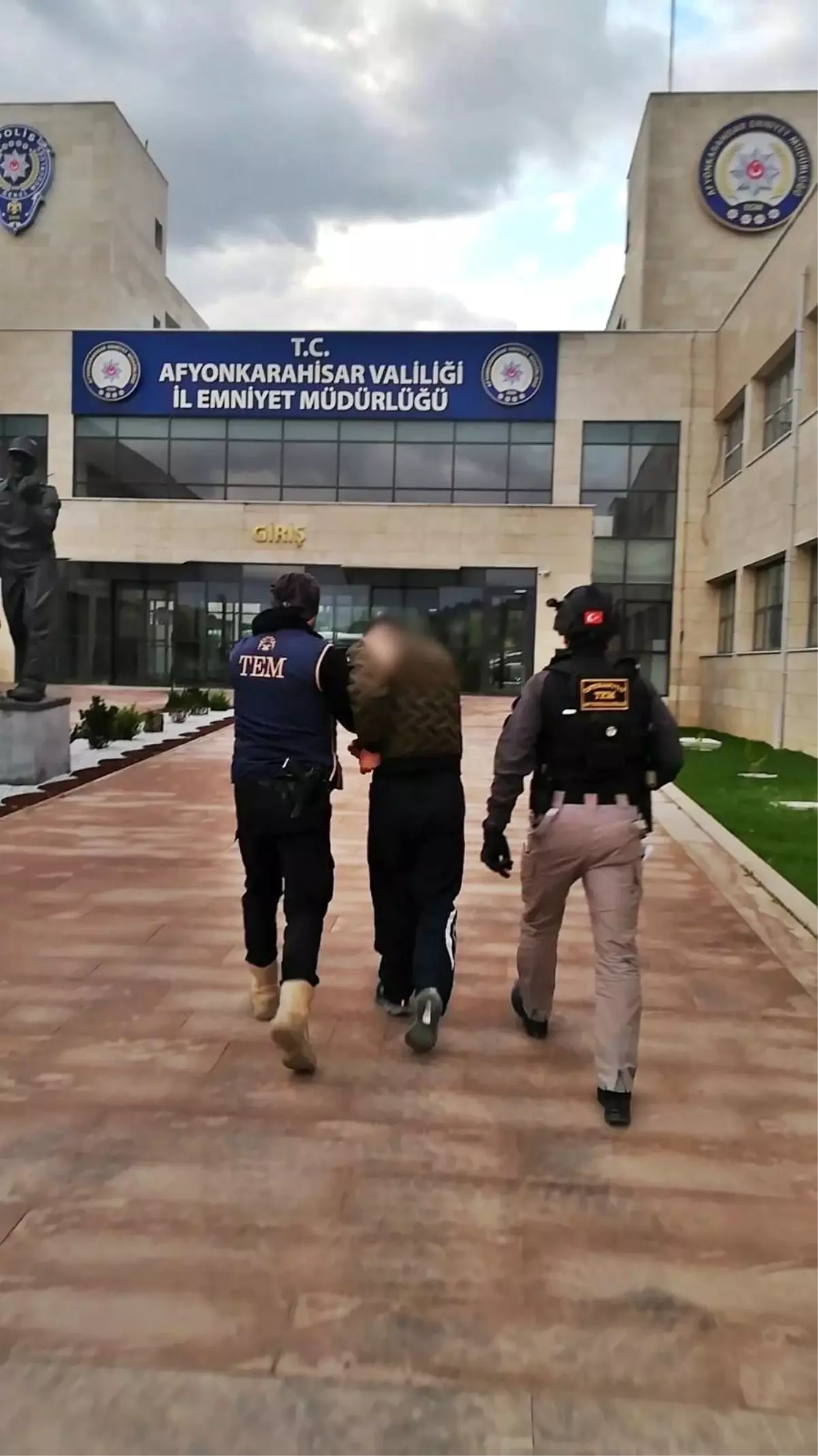 afyonkarahisarda deas propagandasi yapan sahis gozaltinda NiFemZ3f.jpg