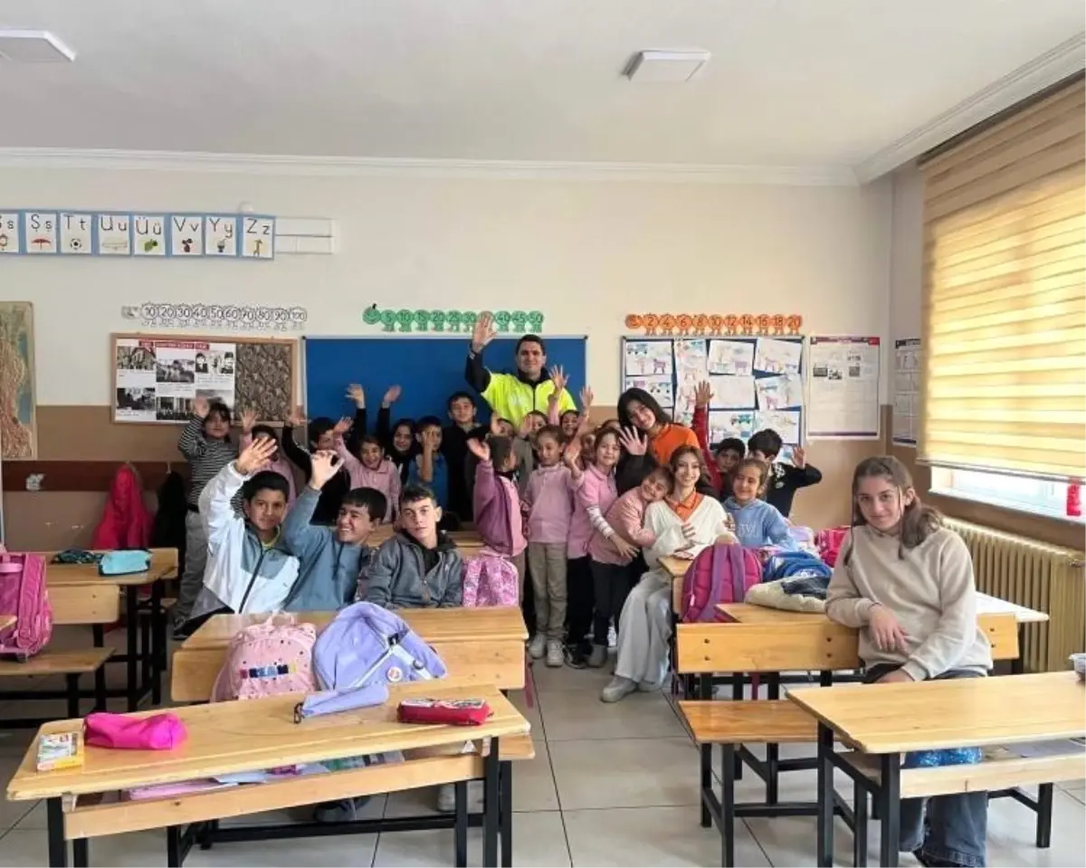 bozuyukte ogrencilere trafik guvenligi semineri duzenlendi yNk2XOZu.jpg