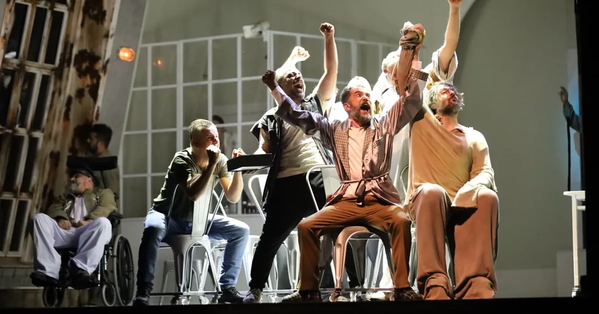 bursa sehir tiyatrosundan guguk kusu ile merhaba NBg2HB7r