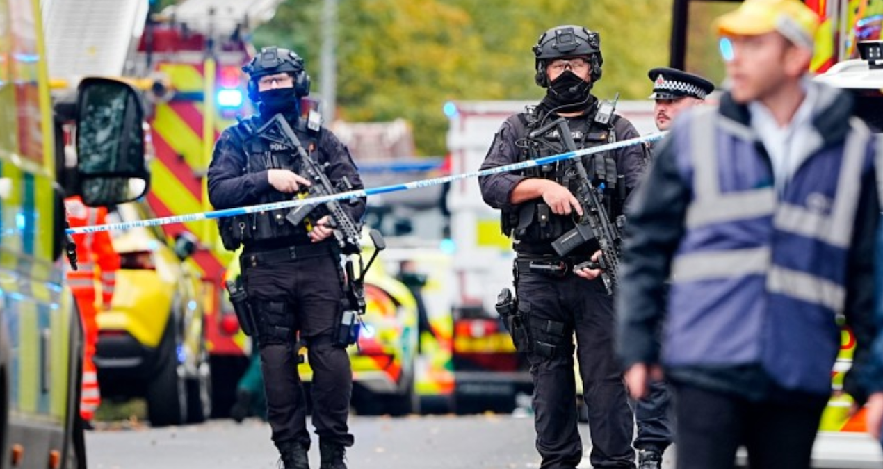 ingilteredeki sinagog saldirisinda olen kisilerden birini polis vurdu zjGGz73Z