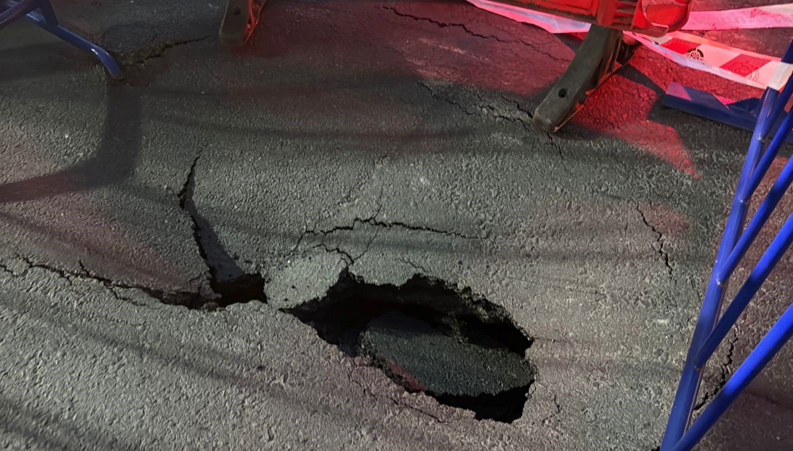 kagithanede yol coktu araclar guclukle ilerledi hCuwBCgg.jpg