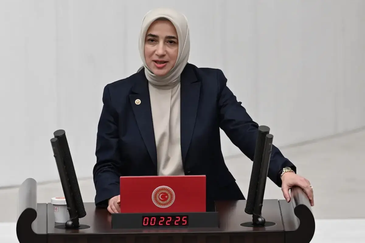 ozlem zenginden dikkat ceken cagri ilginc bir onerim var yahudi soykirimi filmleri yasaklansin lE6PDmLc