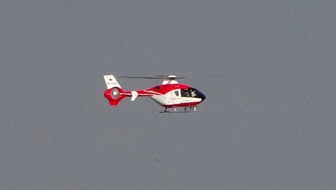 ambulans ucak kalp hastasi bebek icin havalandi nXX6C7Dt.jpg