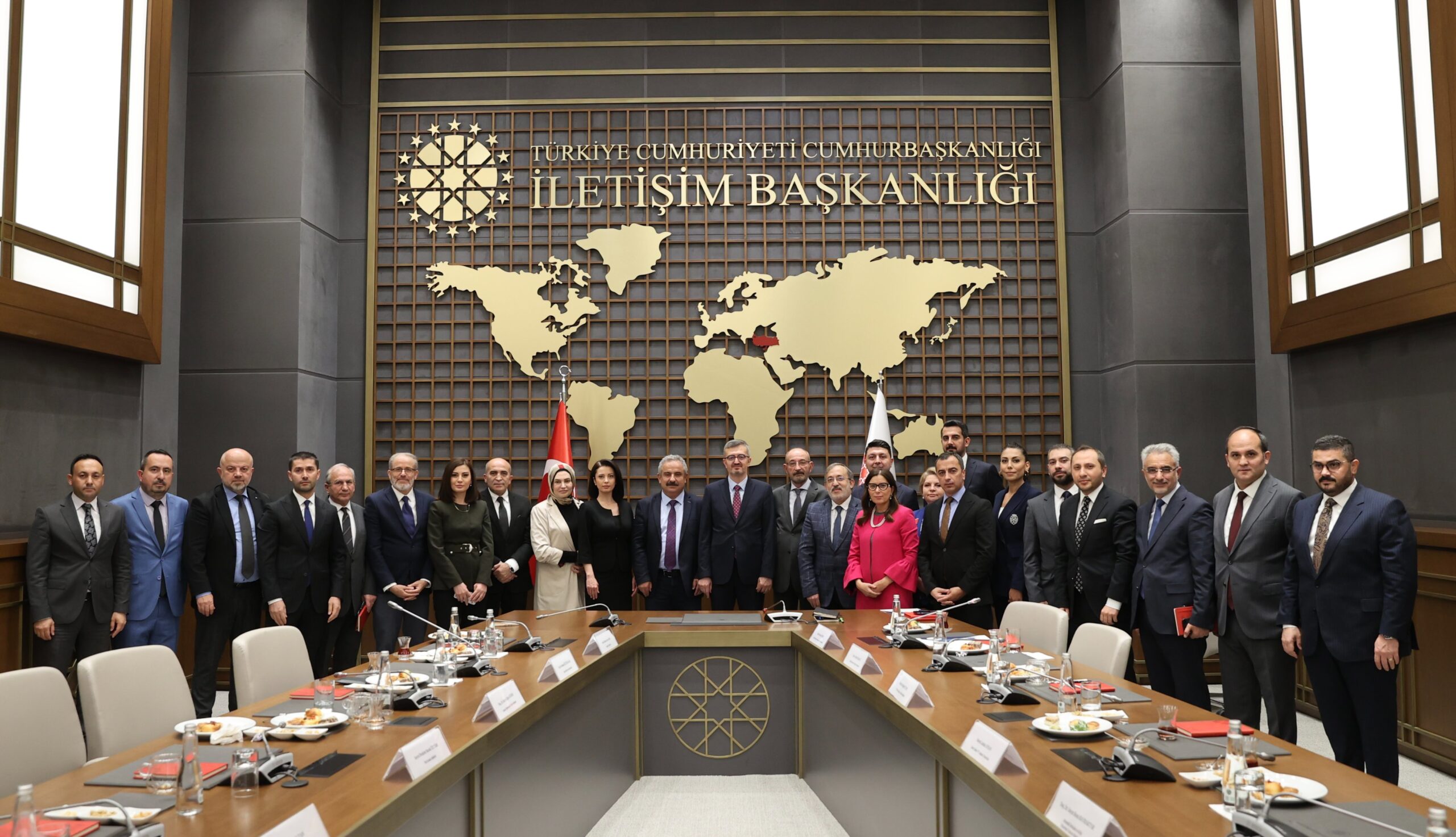 iletisim baskani duran turkiye basin federasyonu heyetini kabul etti Vtlbcyxv.jpg