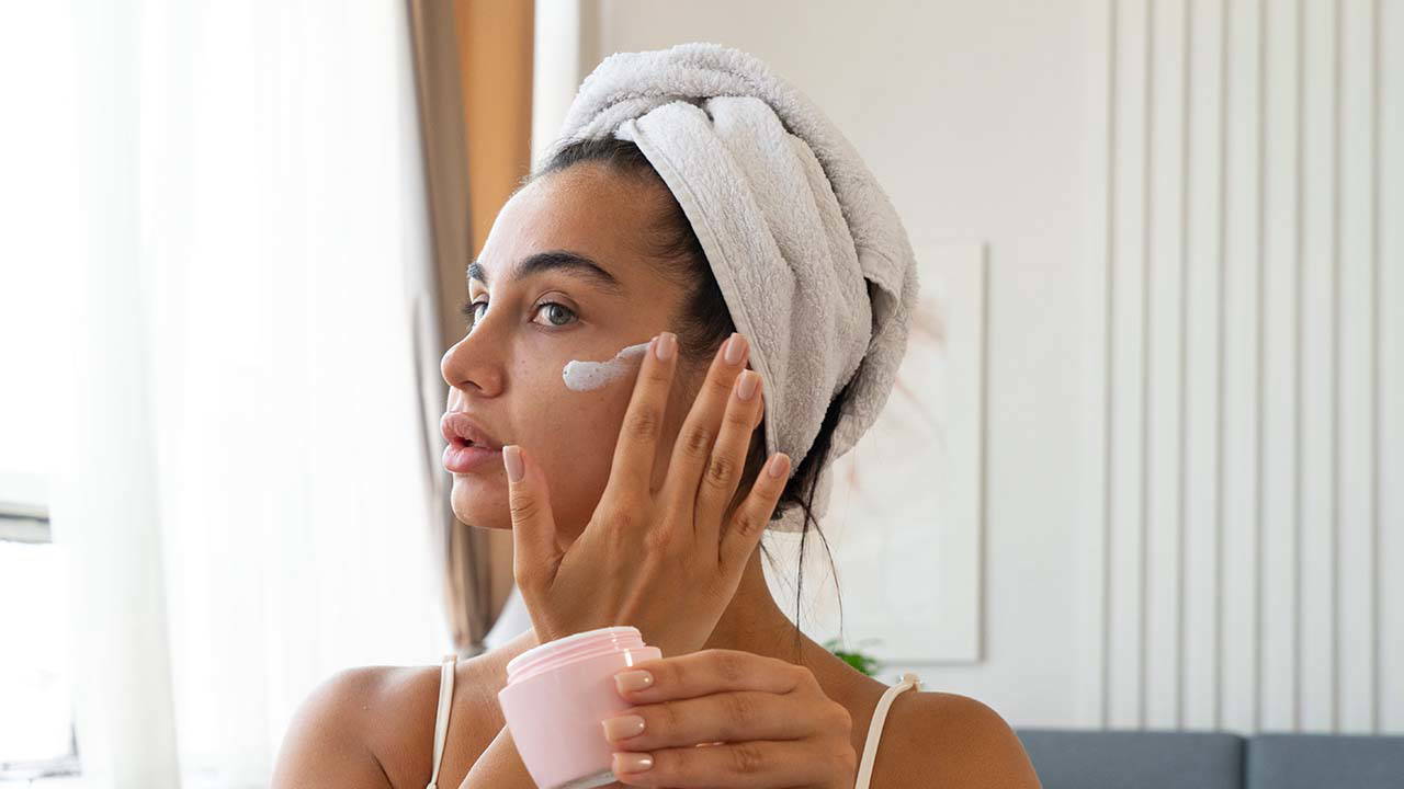 Cilt Sağlığınıza Dikkat Edin: Sosyal Medyada Paylaşılan Uygulamalara Aldanmayın!