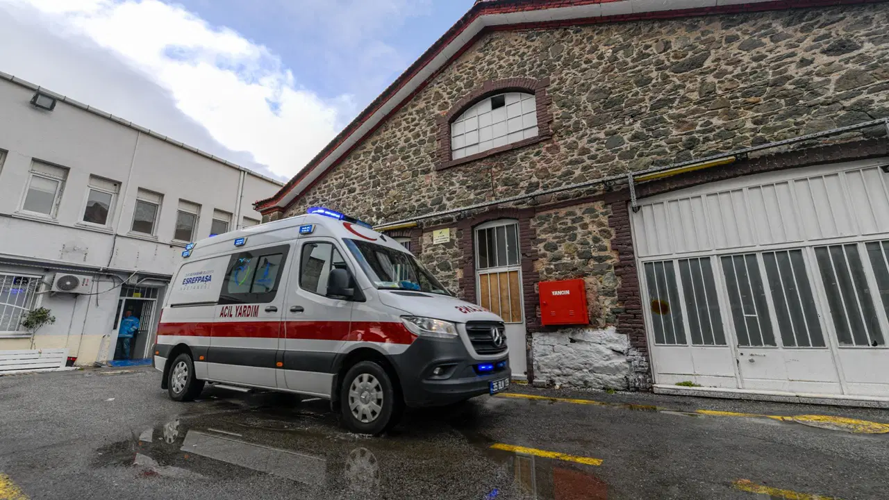 İzmir’de Eski Gasilhane Binasına El Konulması: Hizmetler Tehlikede