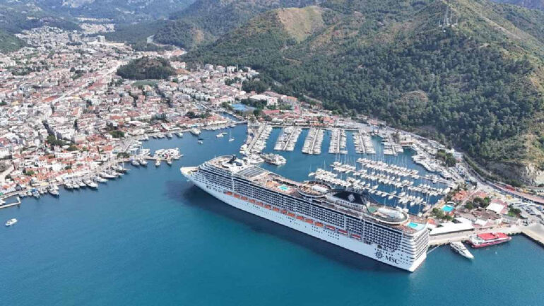 Muğla’ya Gelen Dev Gemiden Binlerce Turist Limandan Ayrıldı