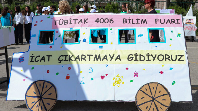 baskentte-tubitak-4006-bilim-fuari-ogrencilerden-ilham-veren-calismalar-zkZTQ5A4