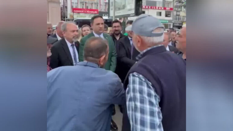 CHP’li Umut Akdoğan Aksaray’da “Fakirlik Belgesi” İddialarına Tepki Gösterdi: “Koyunlarınızı Vekilin Evine Gönderin”
