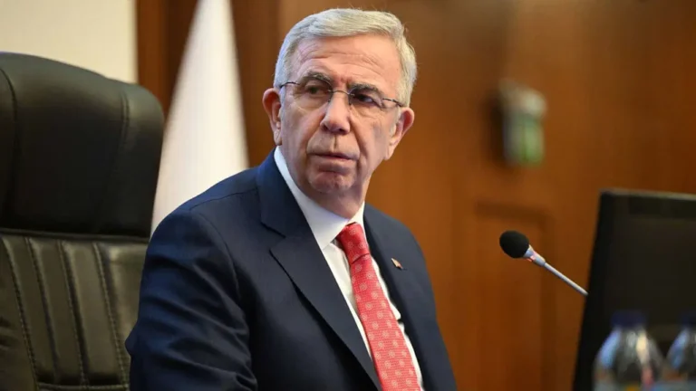 mansur-yavastan-3-mayis-dunya-basin-ozgurlugu-gunu-aciklamasi-ozgur-basin-susturulursa-toplumun-sesi-9WaYesyl