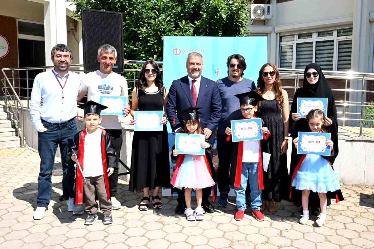 Anadolu Üniversitesi’nde gurur günü: Sevgi ve sabrın mezuniyeti