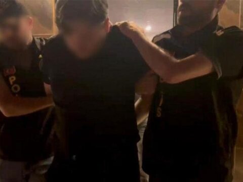Kırmızı bültenle aranan uyuşturucu kaçakçısı Mersin’de yakalandı