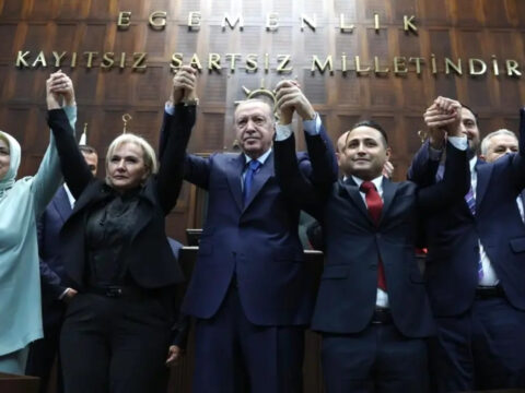 Transferler AKP’li Şamil Tayyar’ı da rahatsız etti: ‘Seçimde görürüz’ diyerek uyardı
