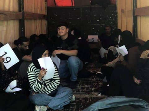 Kamyonetin kasasinda 20 kacak gocmen yakalandi zT3suKEZ